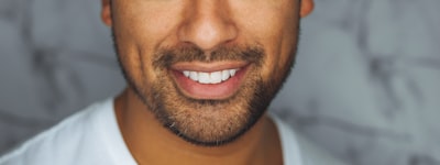 资深足球分析师张明先生肖像